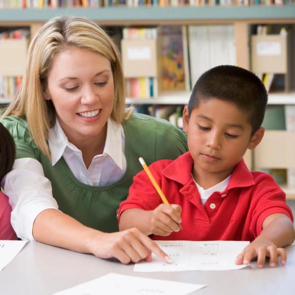 Course parents school. Teaching Assistant. Teacher Assistant. Home teacher. Children at School.